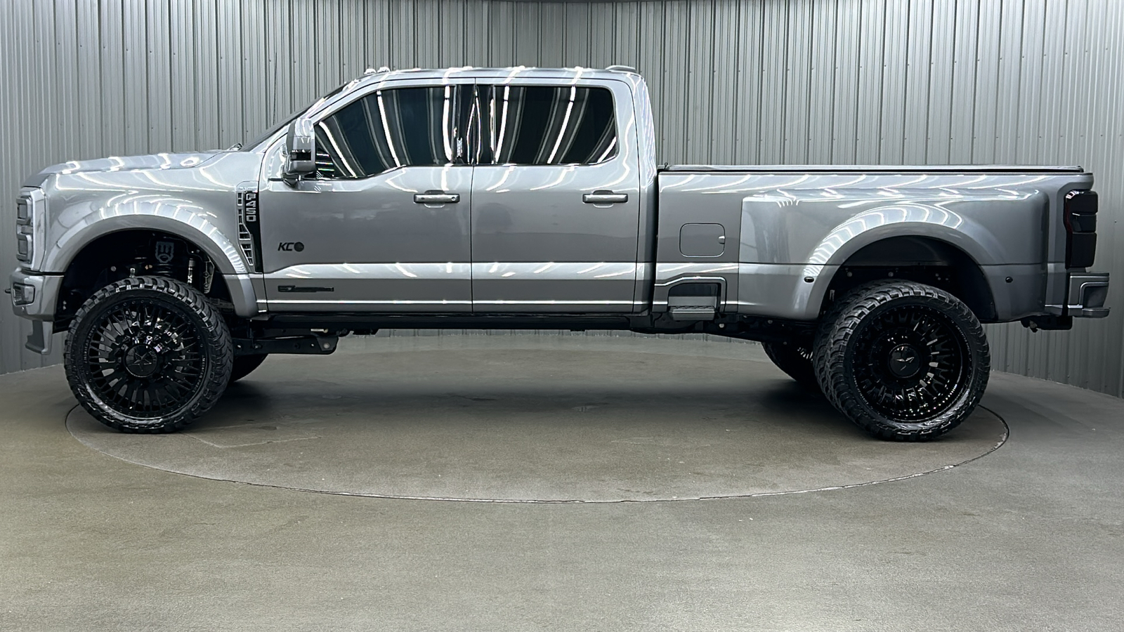 2024 Ford F-450SD Platinum 2