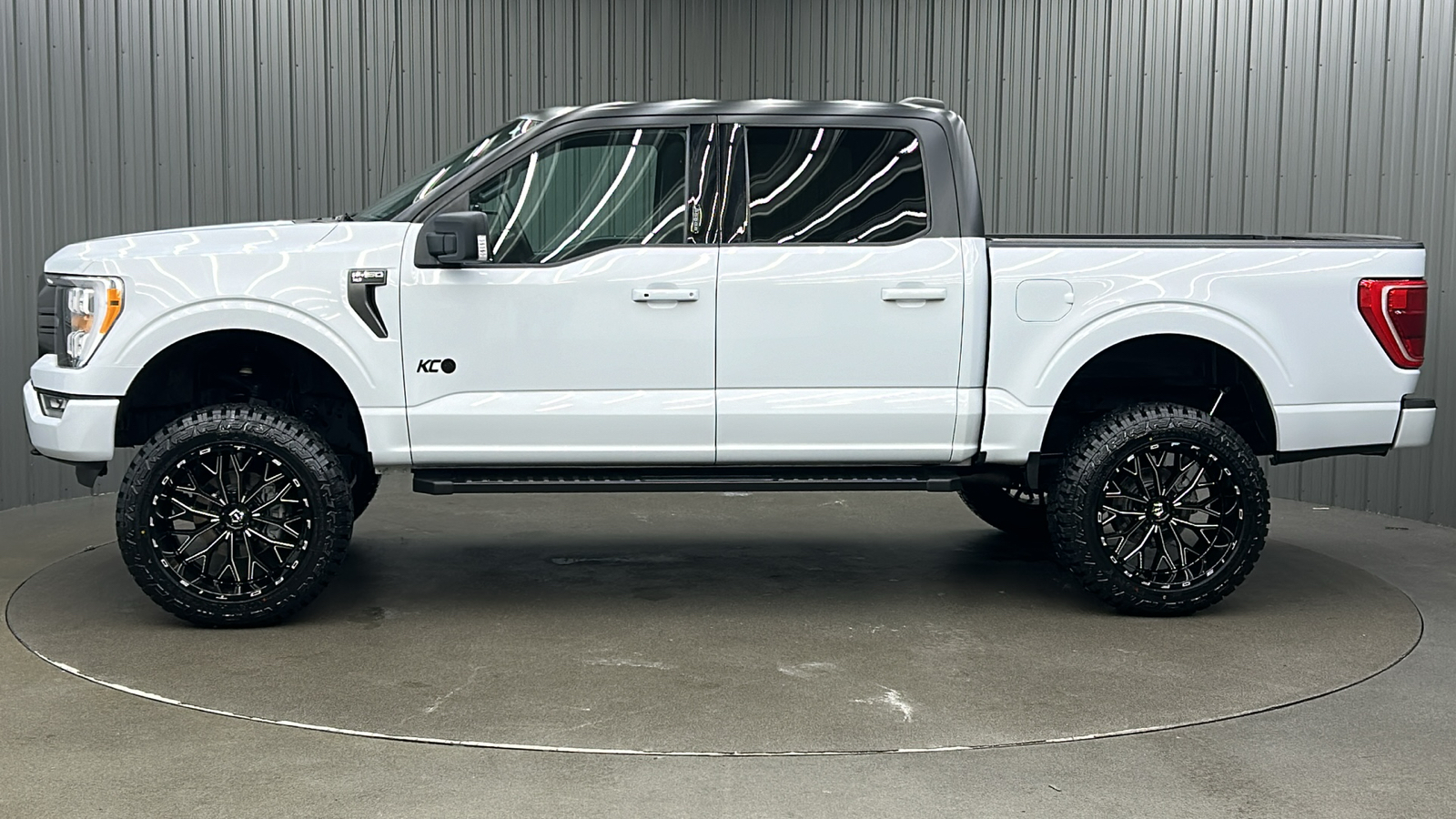 2021 Ford F-150 XLT 2