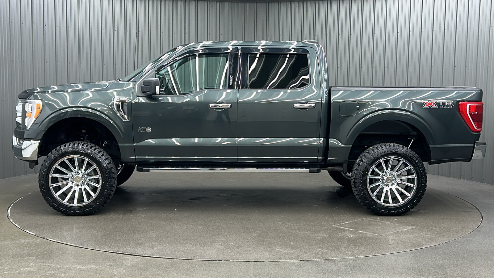 2021 Ford F-150 XLT 2