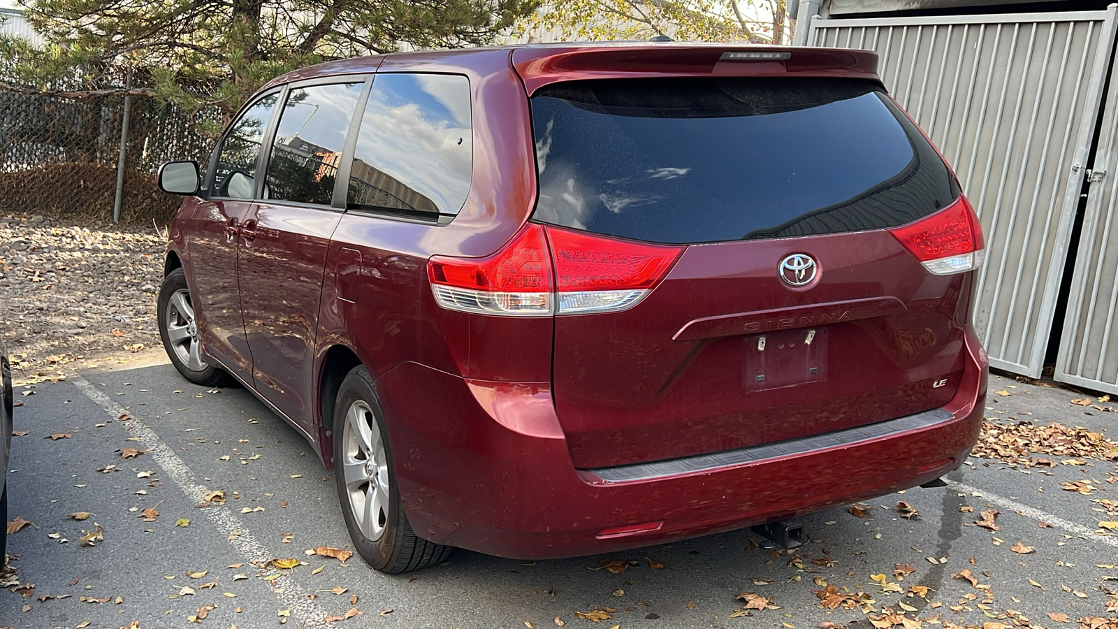 2012 Toyota Sienna LE 12