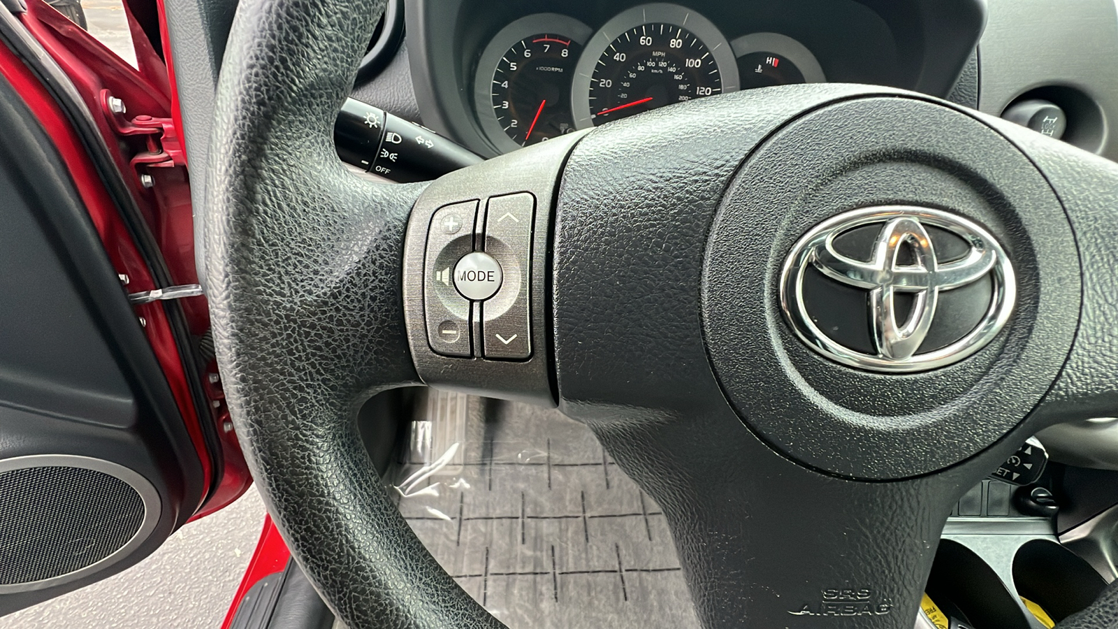 2012 Toyota RAV4 BASE 28