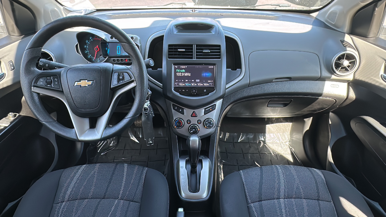 2016 Chevrolet Sonic LT 10