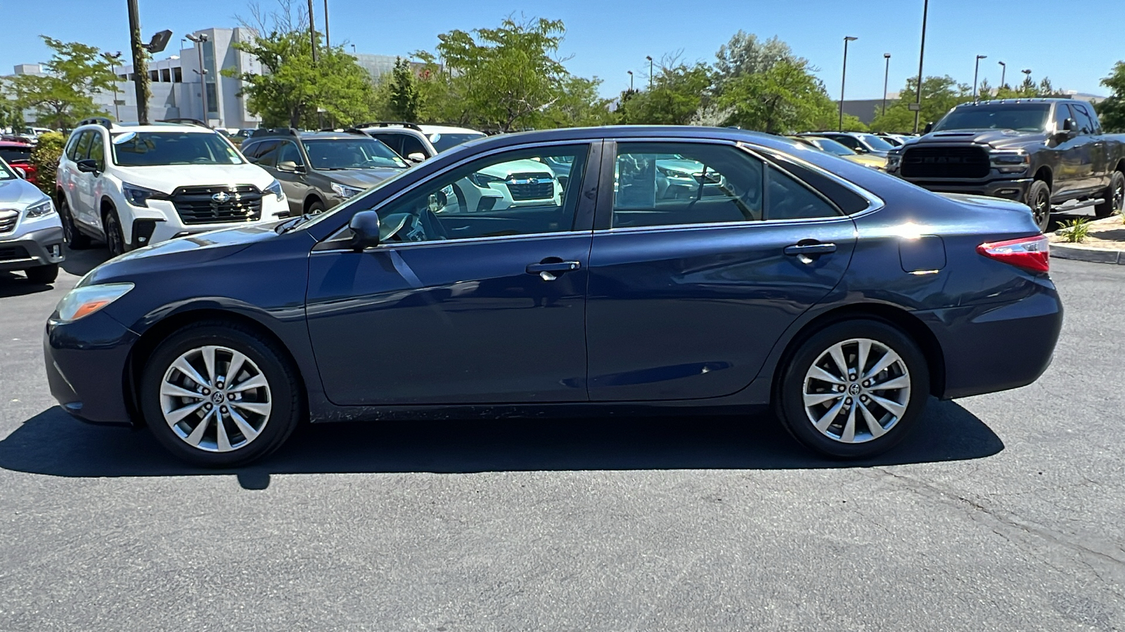 2016 Toyota Camry XLE 3