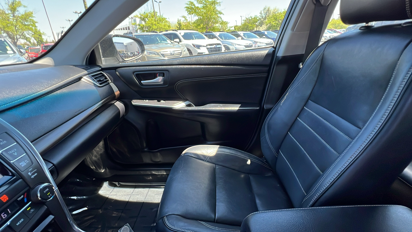 2016 Toyota Camry XLE 27