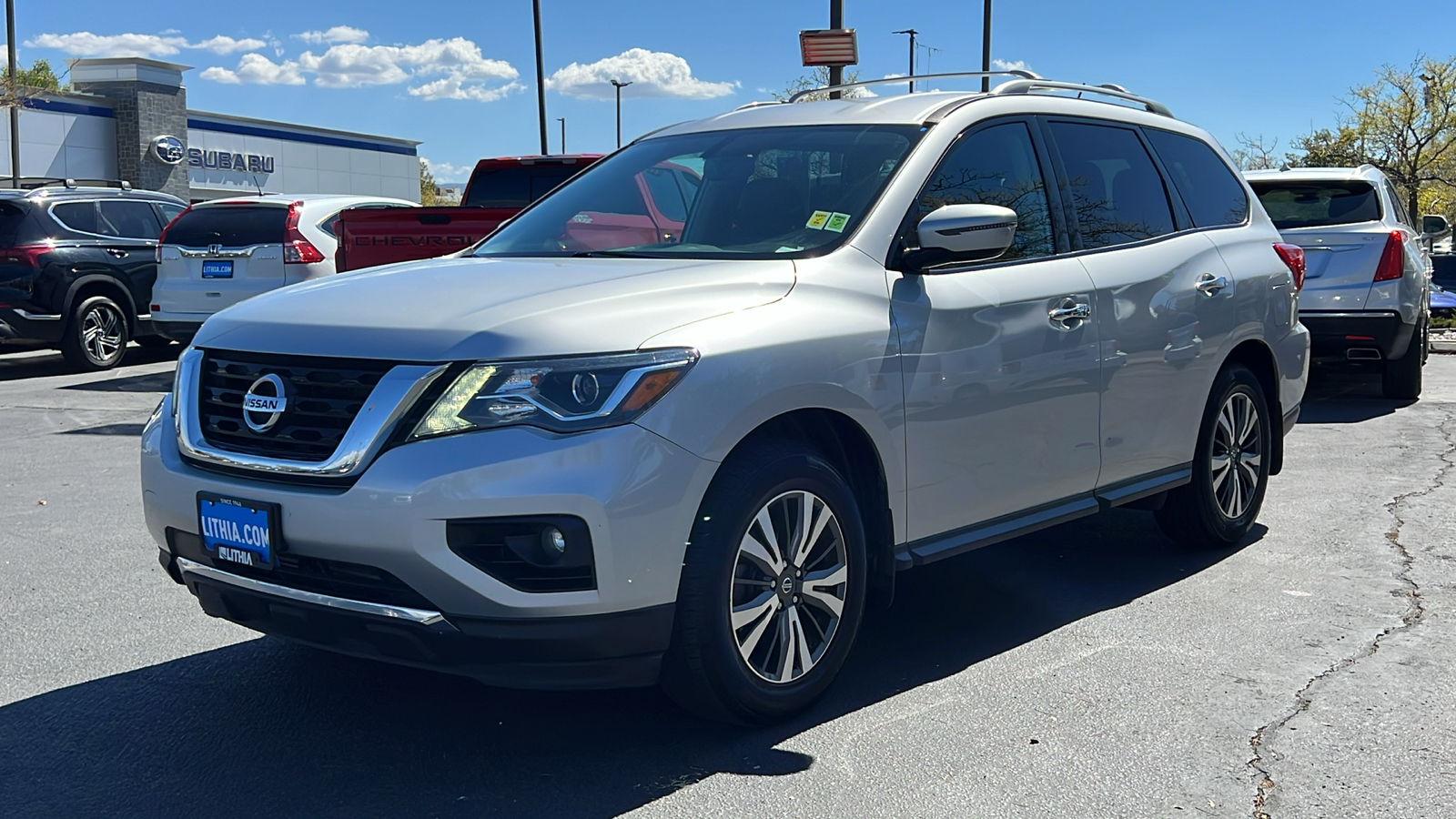 2017 Nissan Pathfinder SV 1