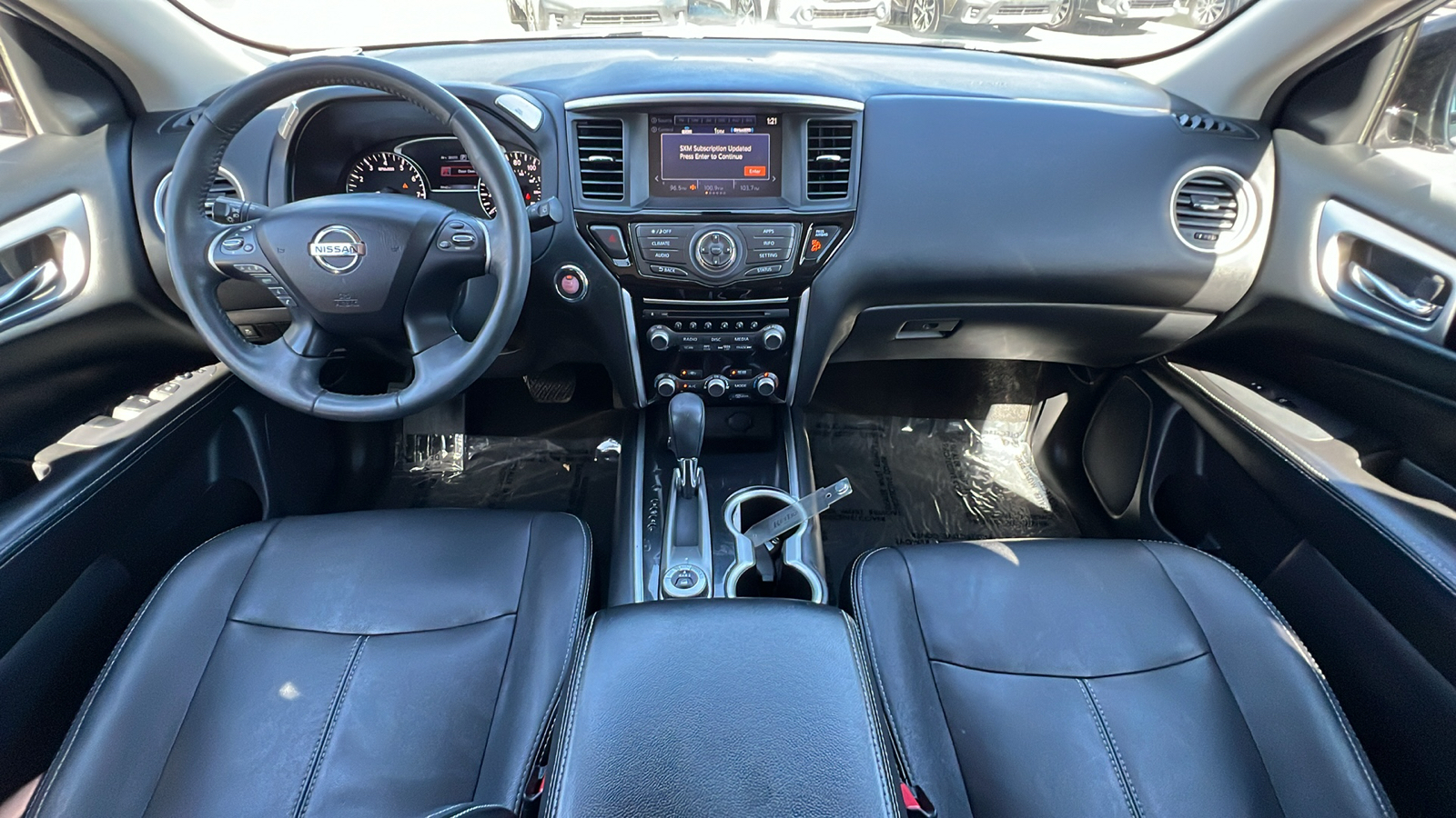 2017 Nissan Pathfinder SV 10