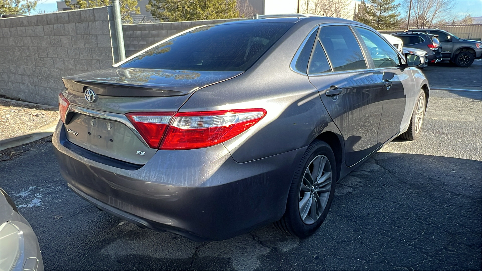 2017 Toyota Camry SE 16