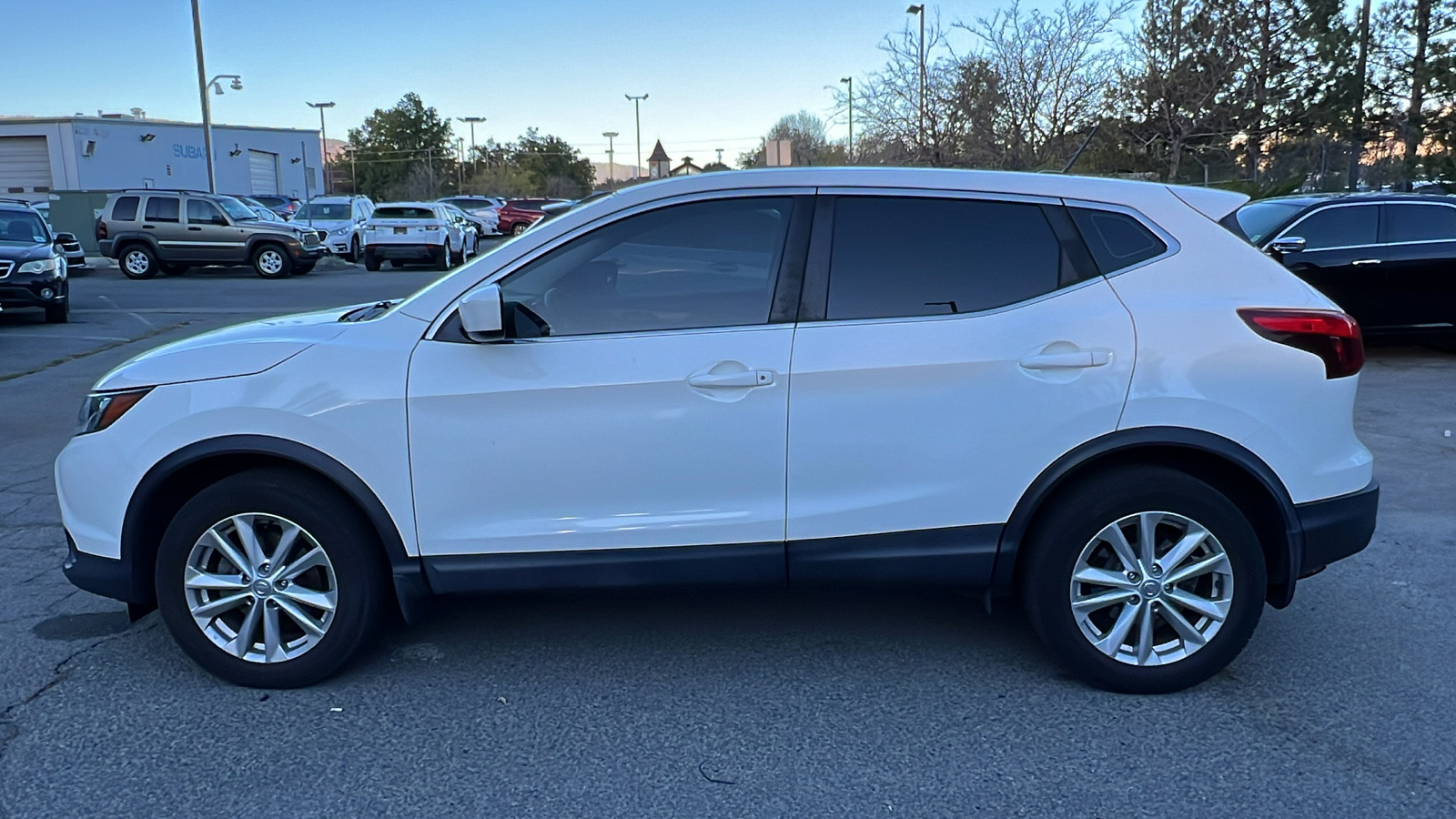 2017 Nissan Rogue Sport S 11