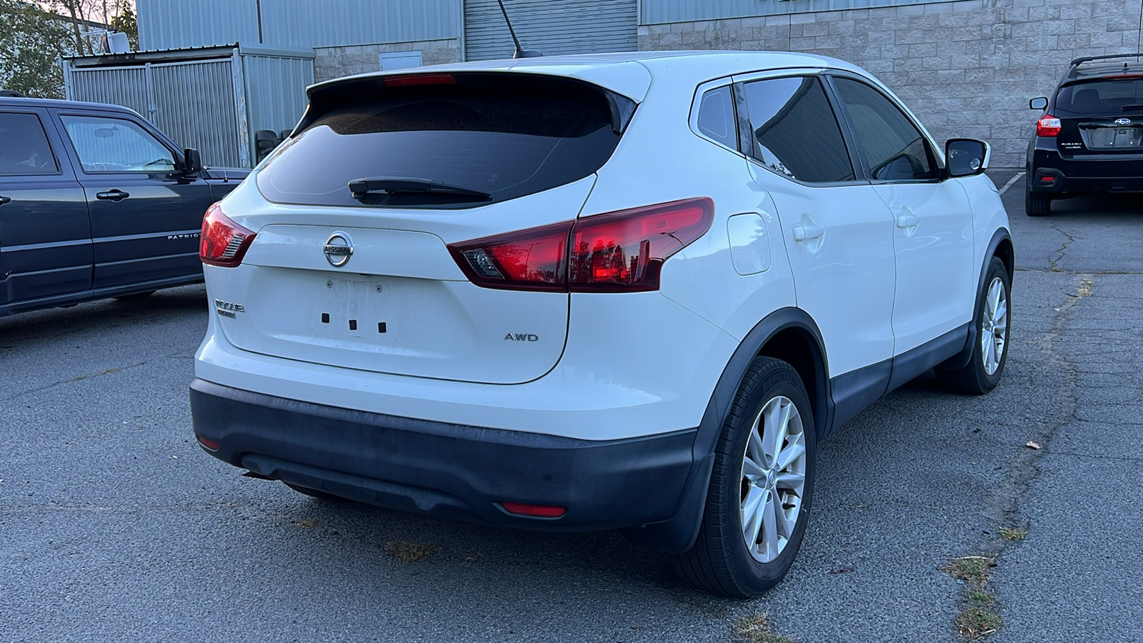 2017 Nissan Rogue Sport S 14