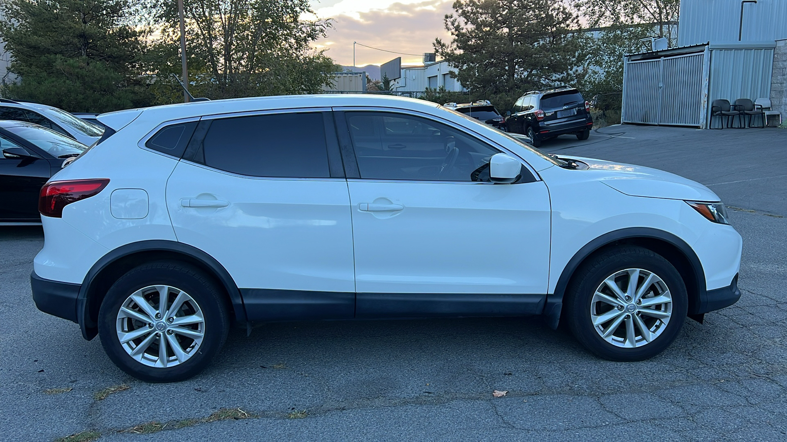 2017 Nissan Rogue Sport S 19