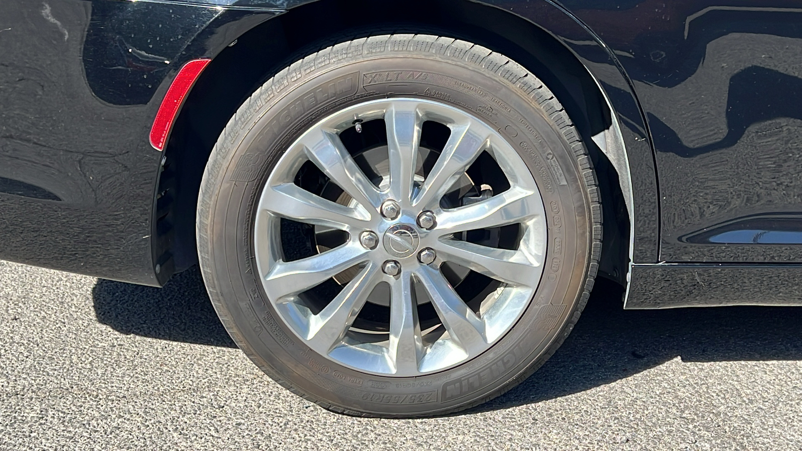 2018 Chrysler 300 Limited 17