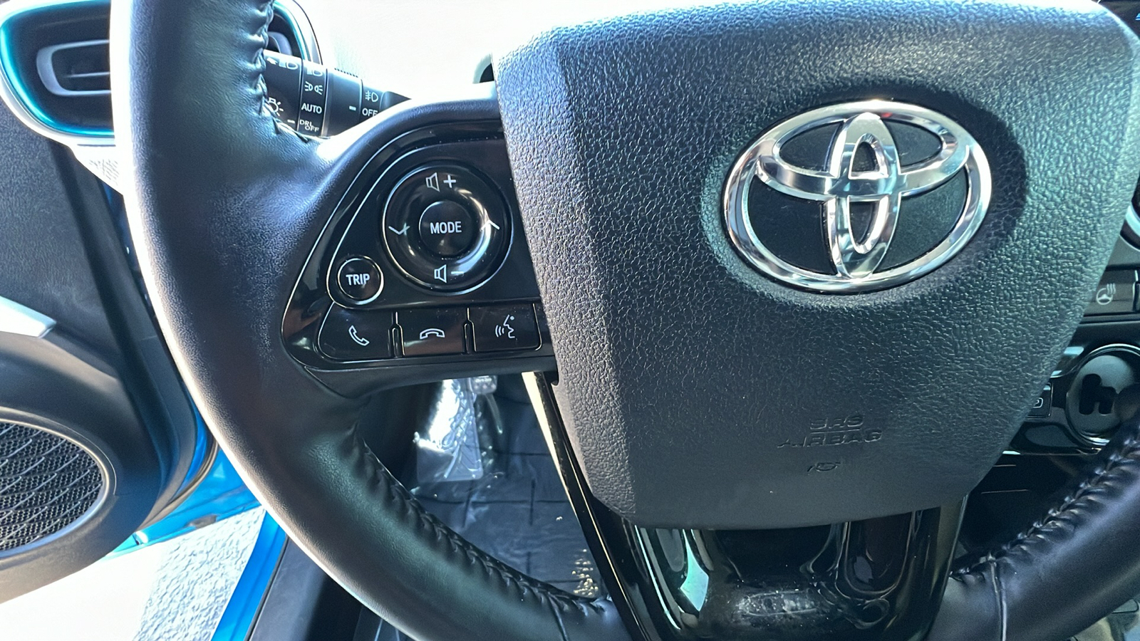 2019 Toyota Prius XLE 28