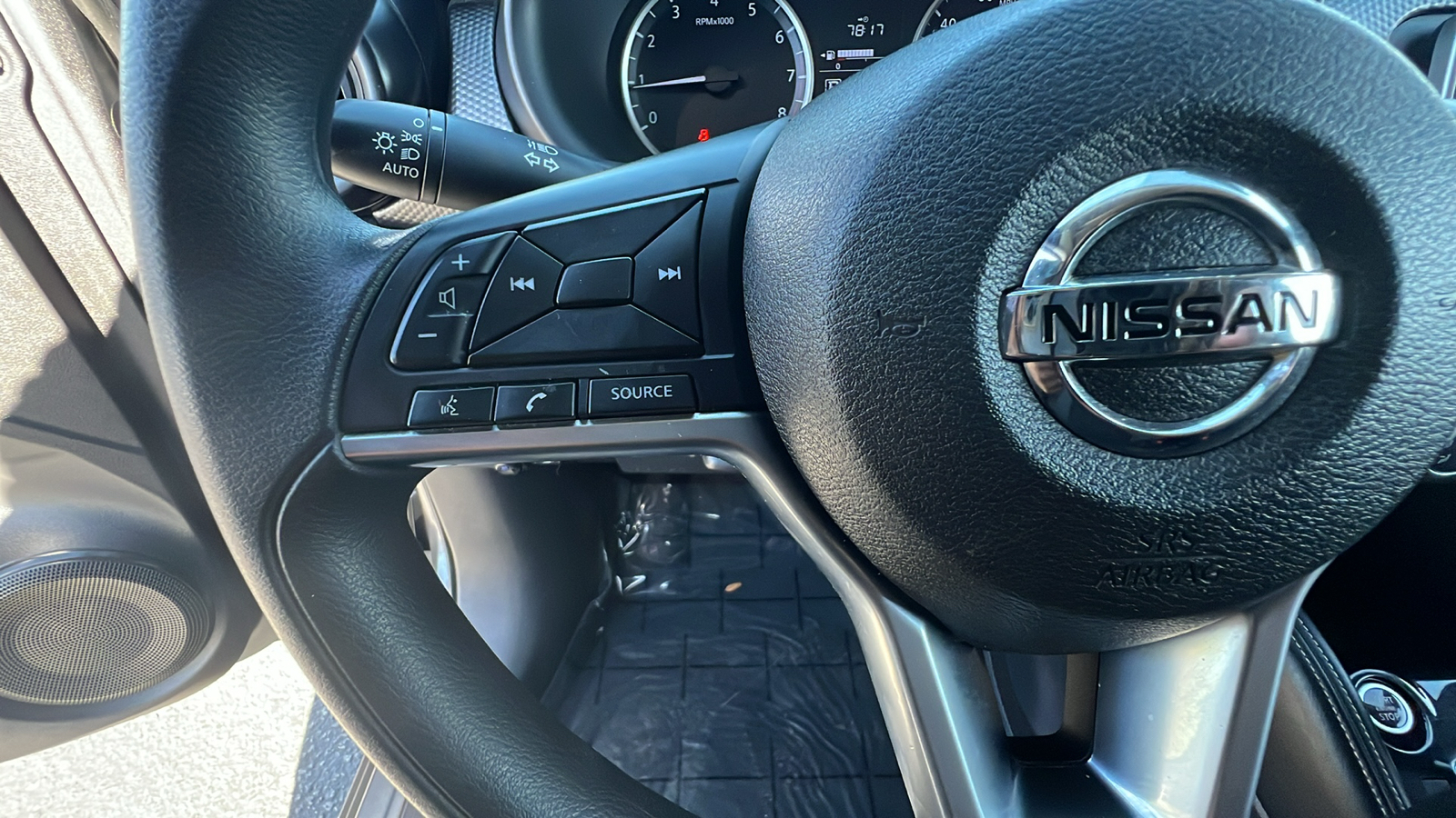 2019 Nissan Kicks S 28