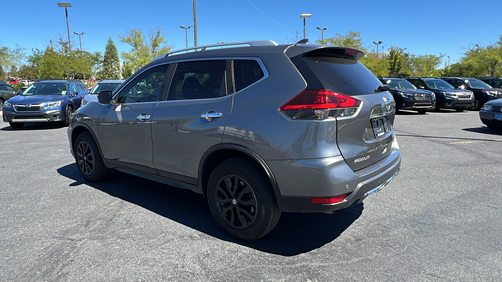 2020 Nissan Rogue SV 4