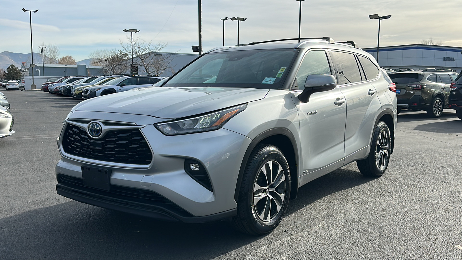 2020 Toyota Highlander Hybrid XLE 1