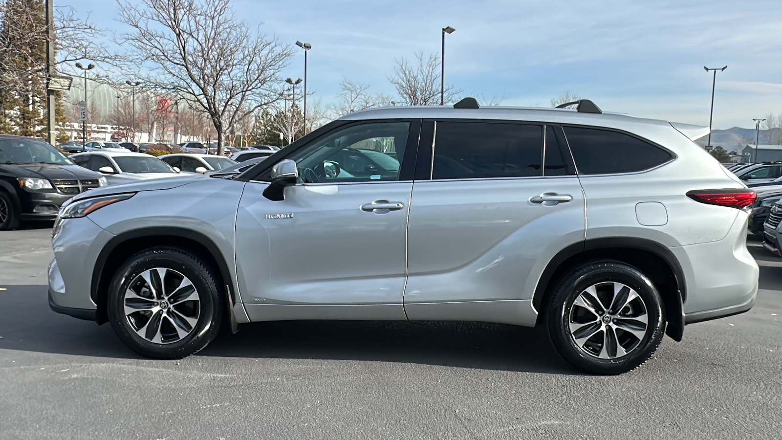 2020 Toyota Highlander Hybrid XLE 3