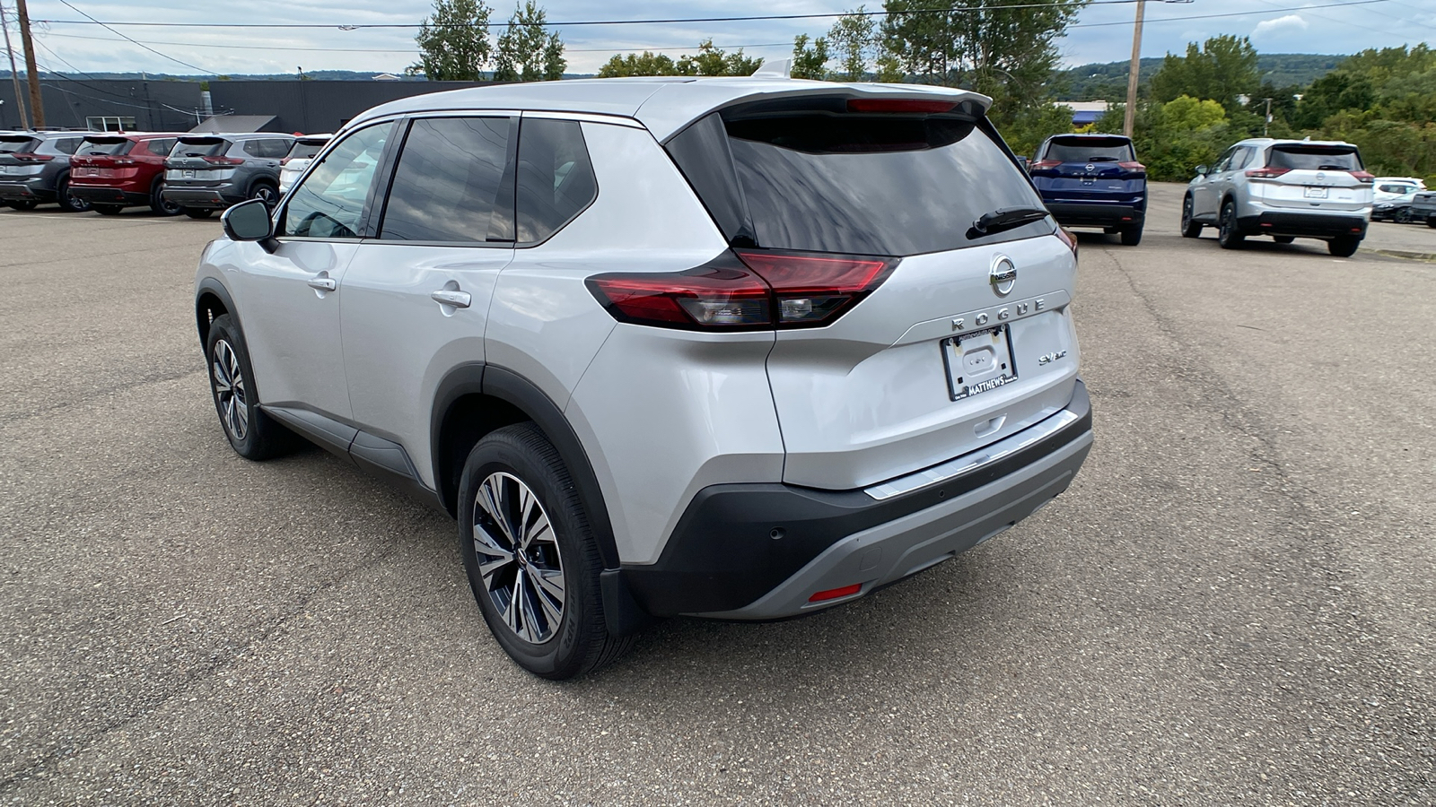 2021 Nissan Rogue SV 3