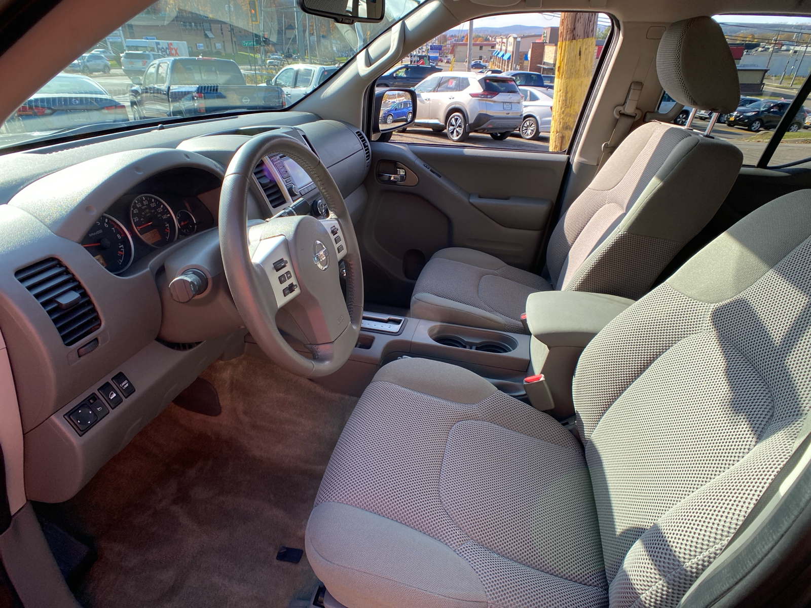 2017 Nissan Frontier SV 9