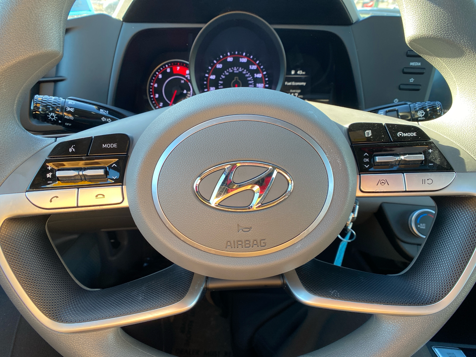 2023 Hyundai Elantra SE 16