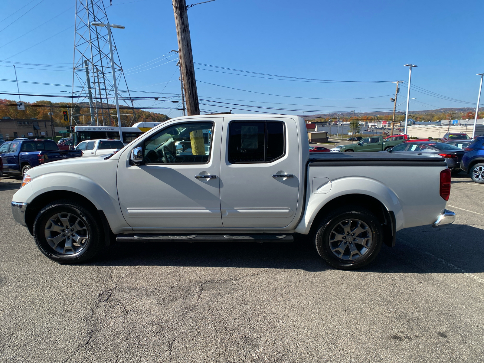 2019 Nissan Frontier SL 8