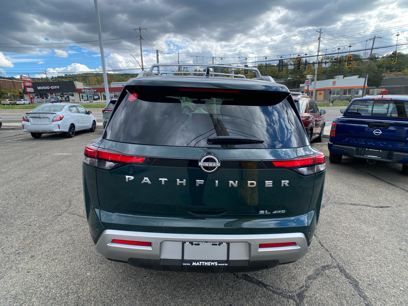 2023 Nissan Pathfinder SL 4