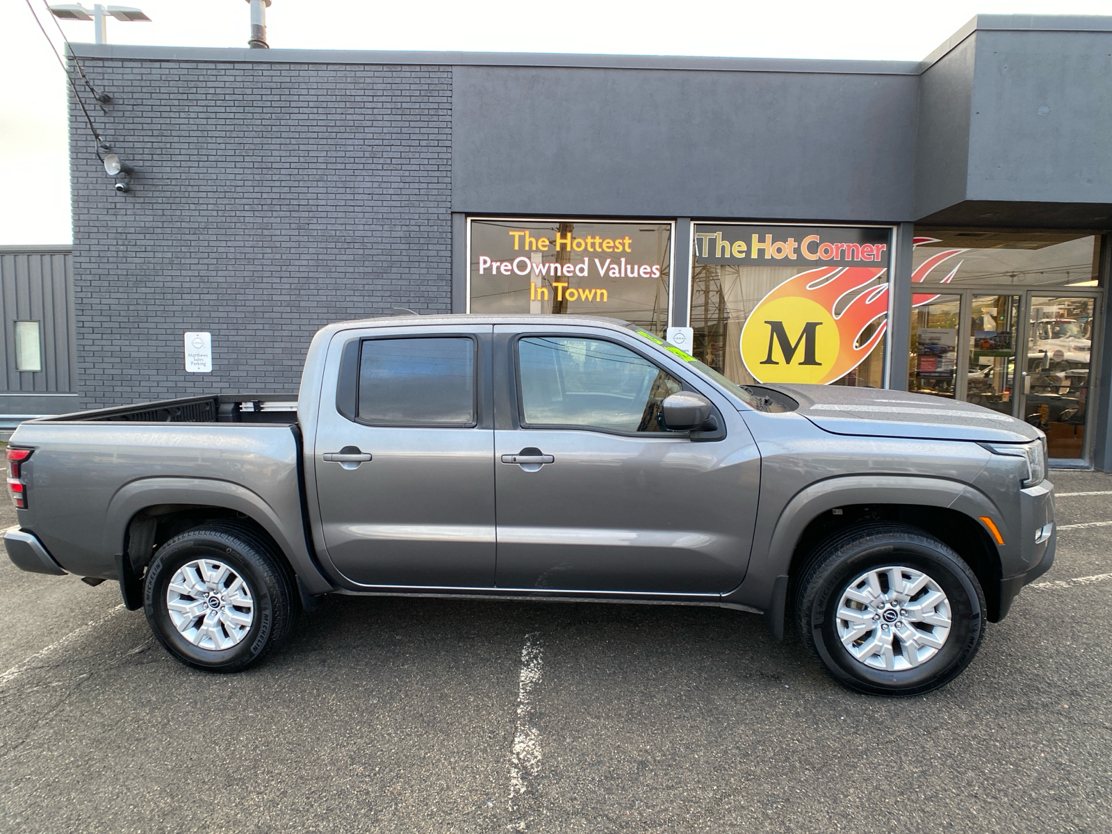 2023 Nissan Frontier SV 2