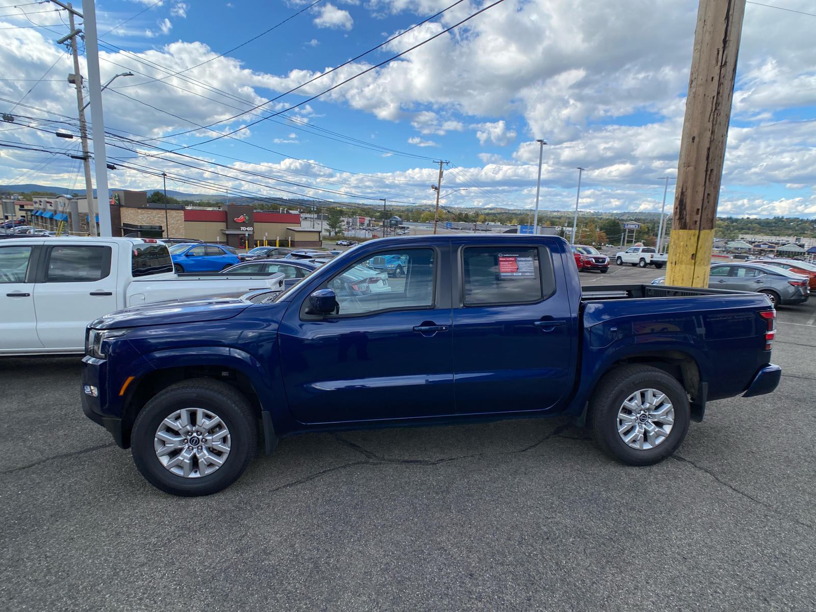 2022 Nissan Frontier SV 2