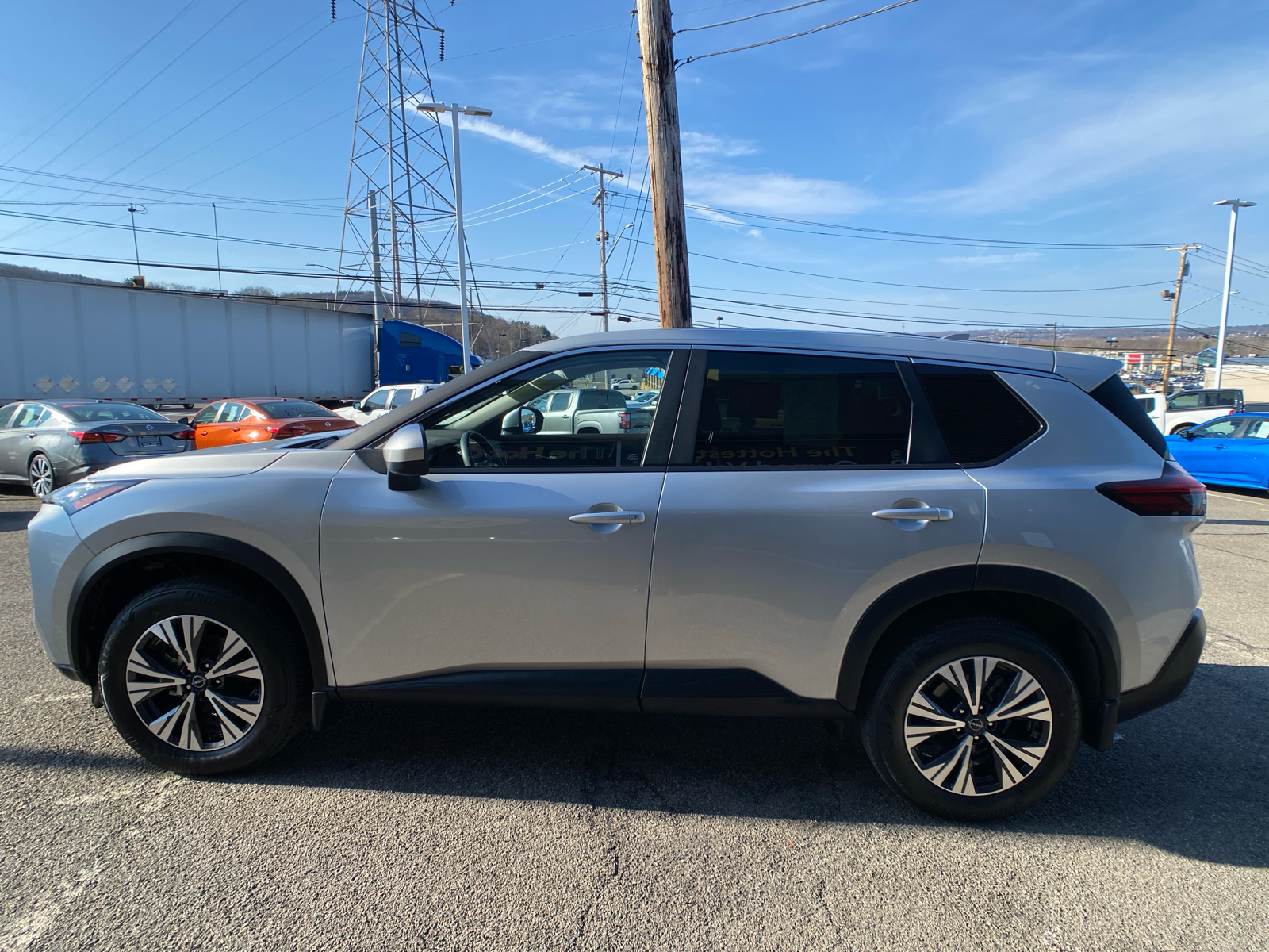 2023 Nissan Rogue SV 6