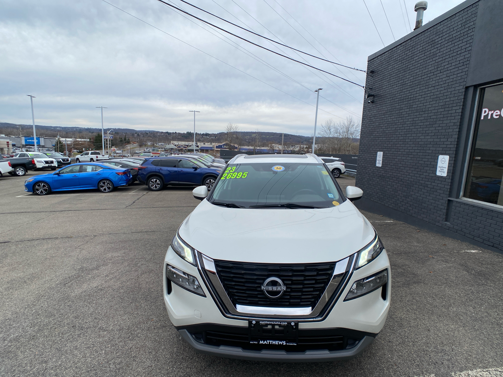 2023 Nissan Rogue SV 8