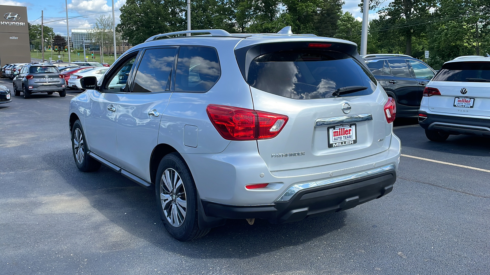 2019 Nissan Pathfinder S 4