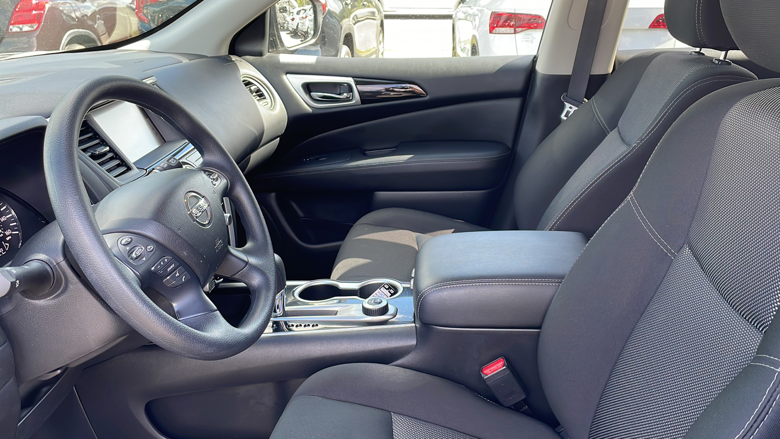 2019 Nissan Pathfinder S 9