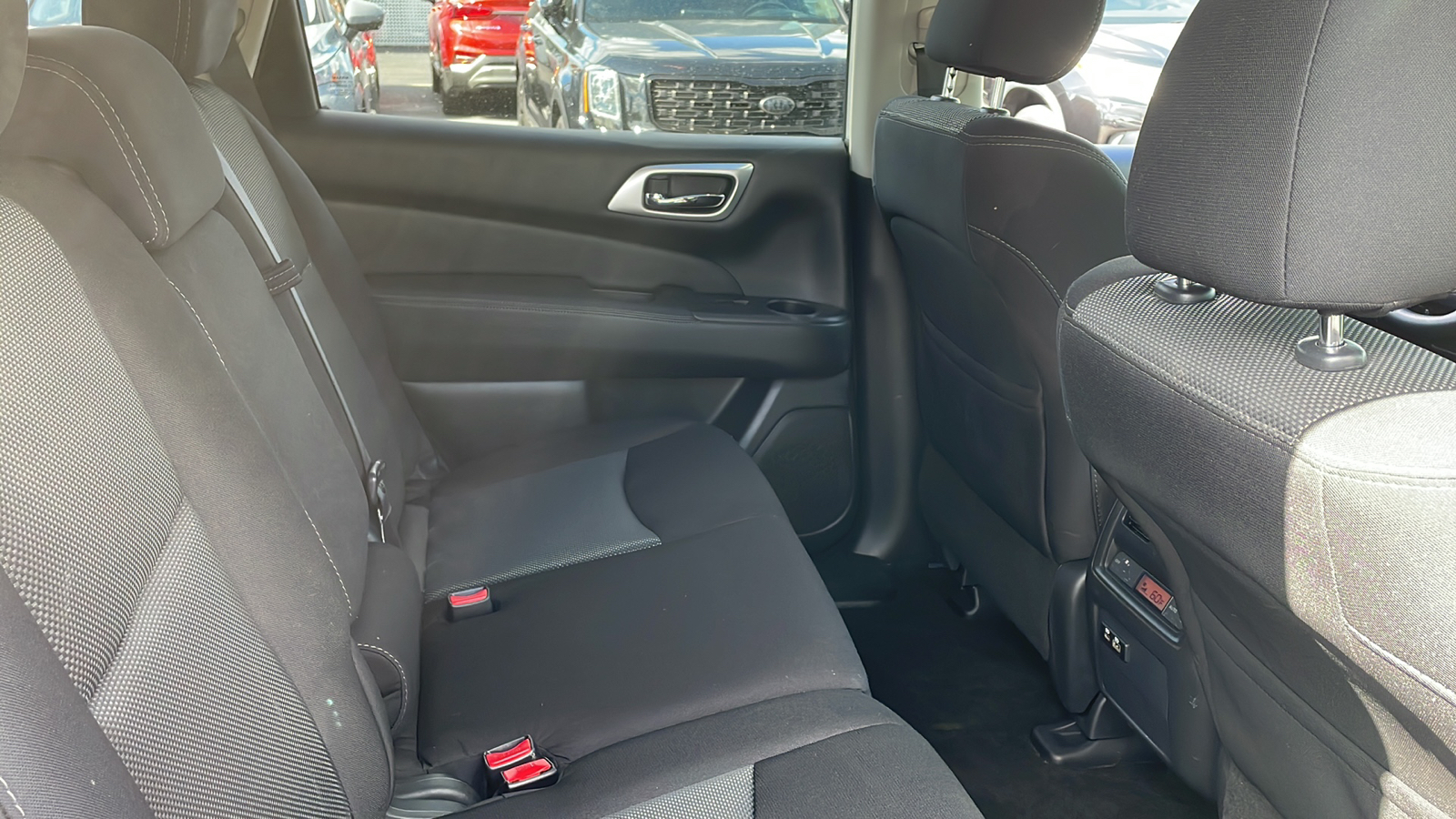 2019 Nissan Pathfinder S 12