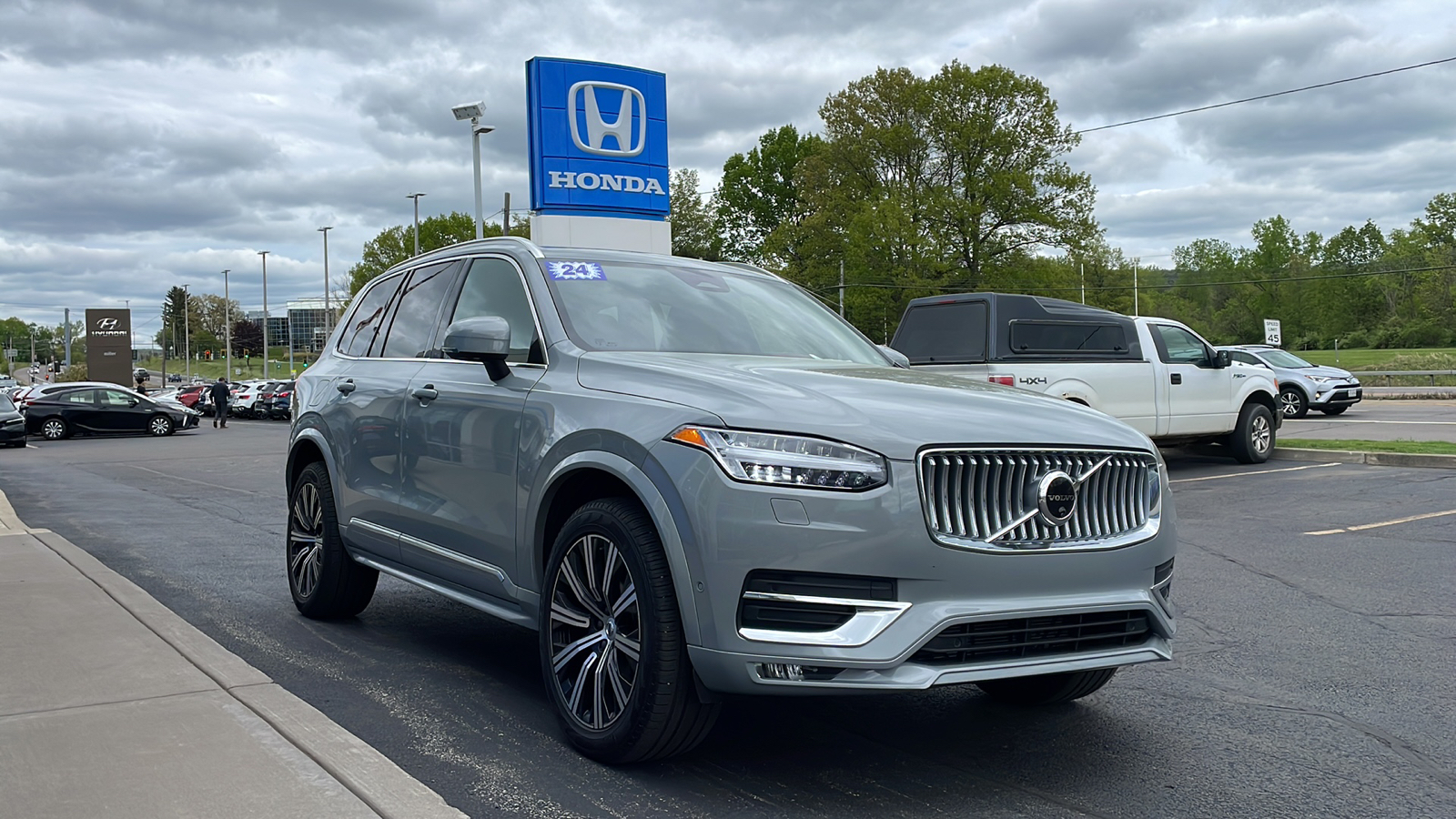 2024 Volvo XC90 Plus Bright Theme 2