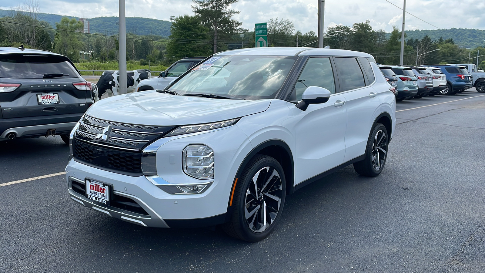 2023 Mitsubishi Outlander SE 1