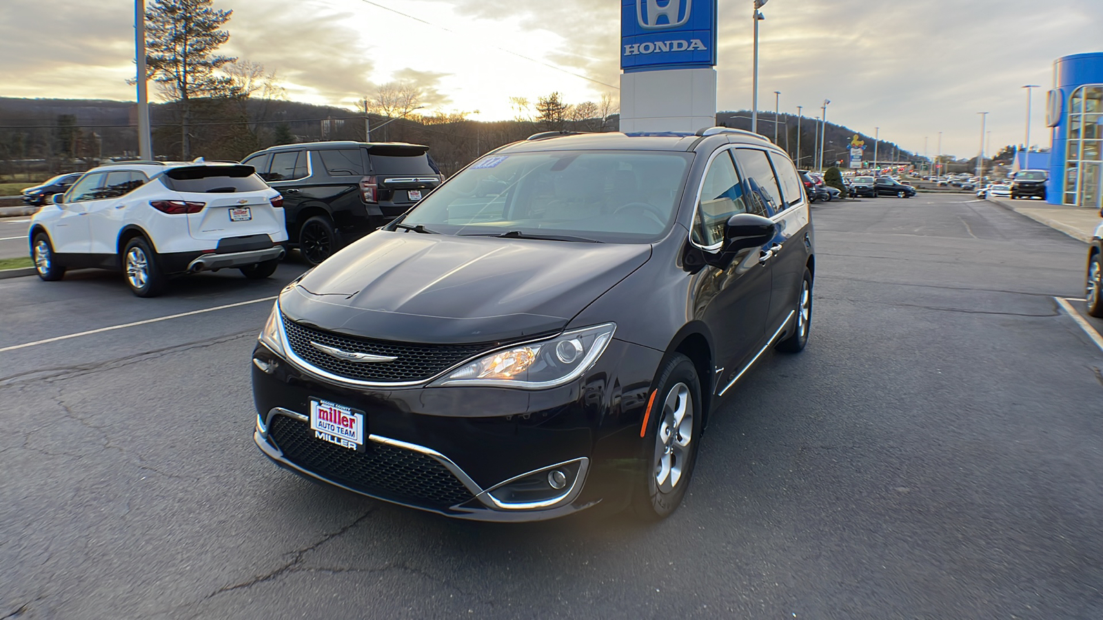 2017 Chrysler Pacifica Touring-L Plus 1