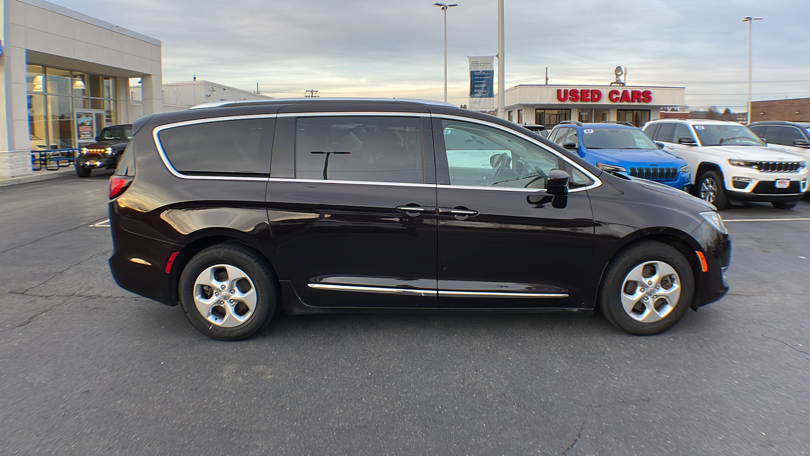 2017 Chrysler Pacifica Touring-L Plus 3