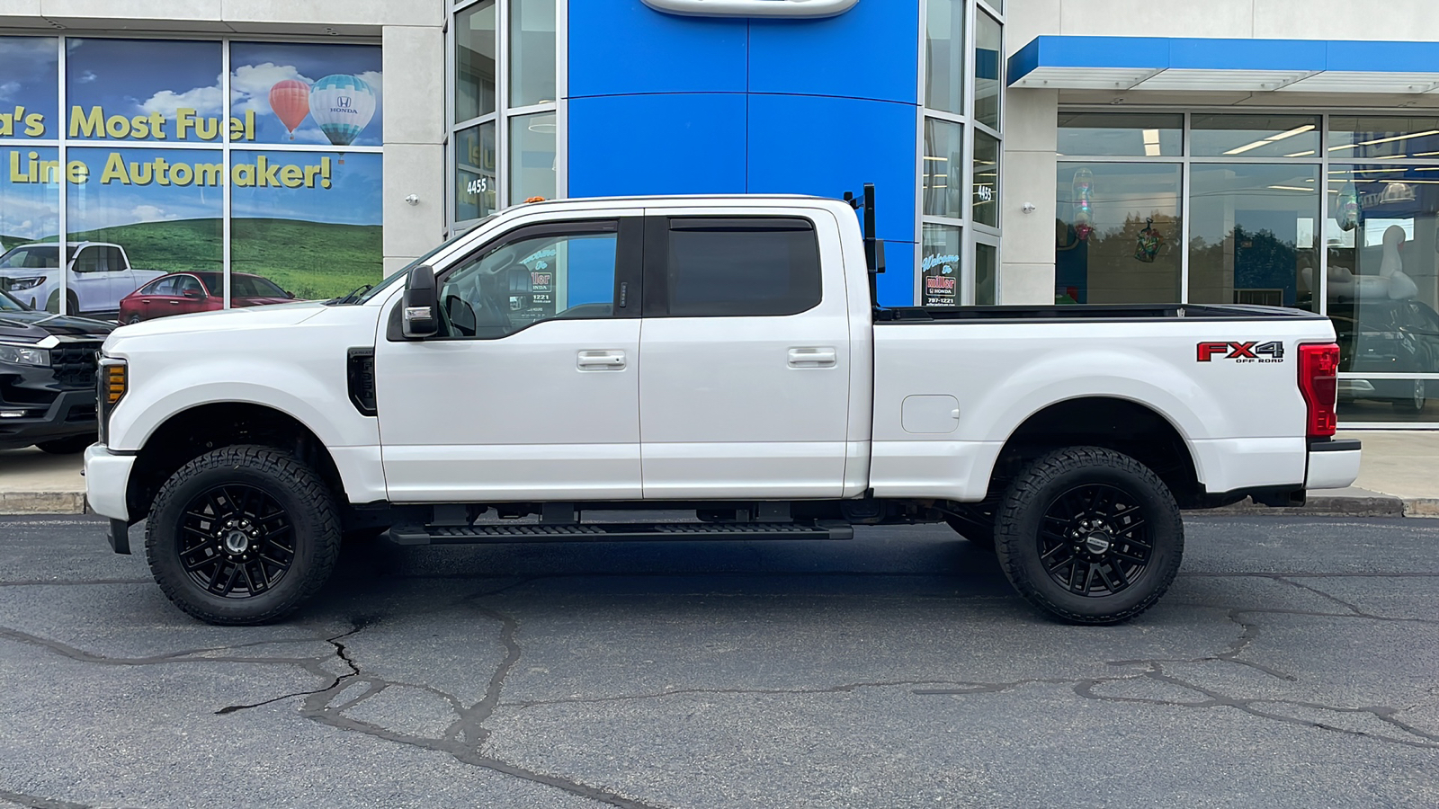 2019 Ford Super Duty F-350 SRW LARIAT 3