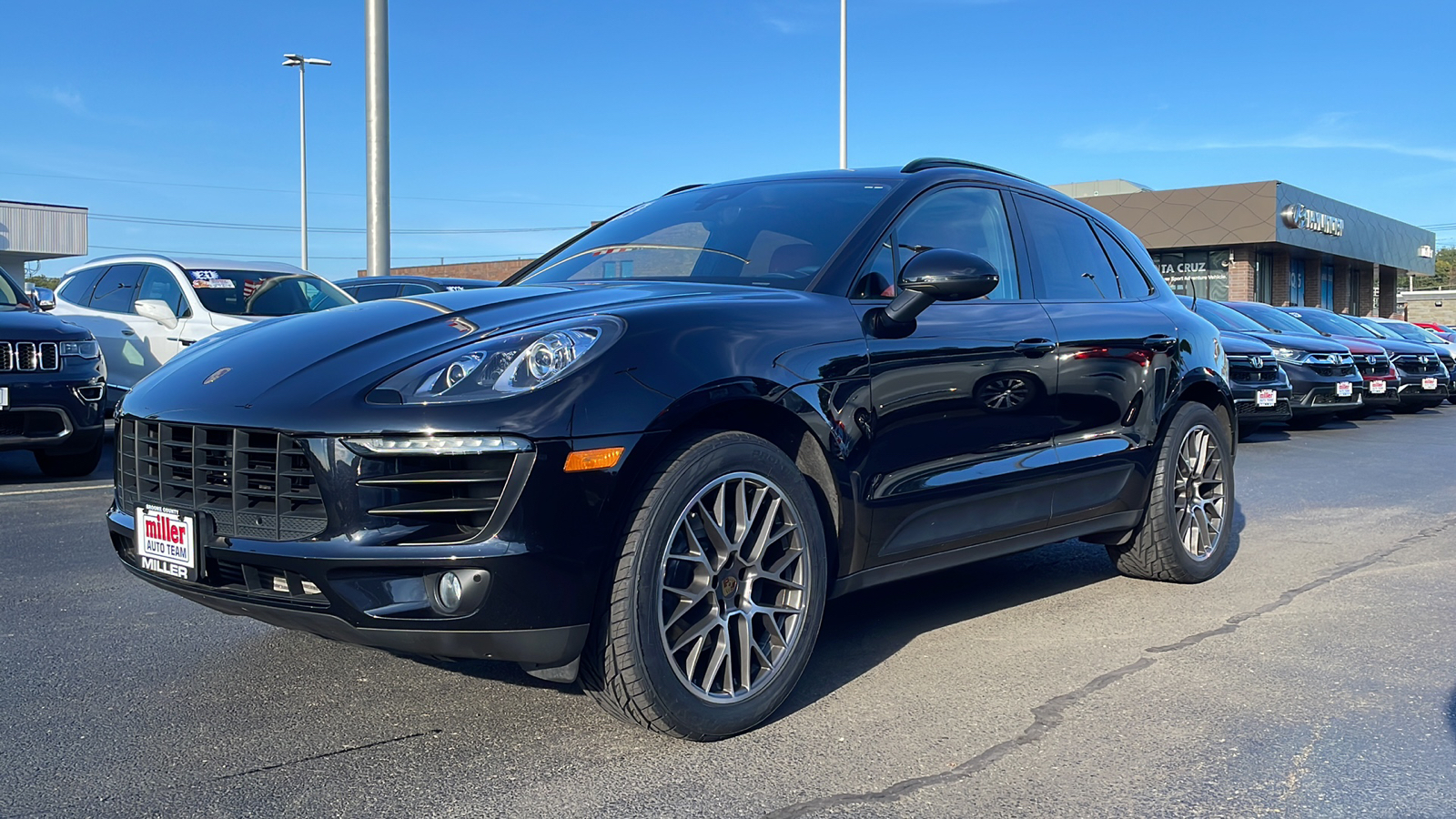 2018 Porsche Macan Sport Edition 1