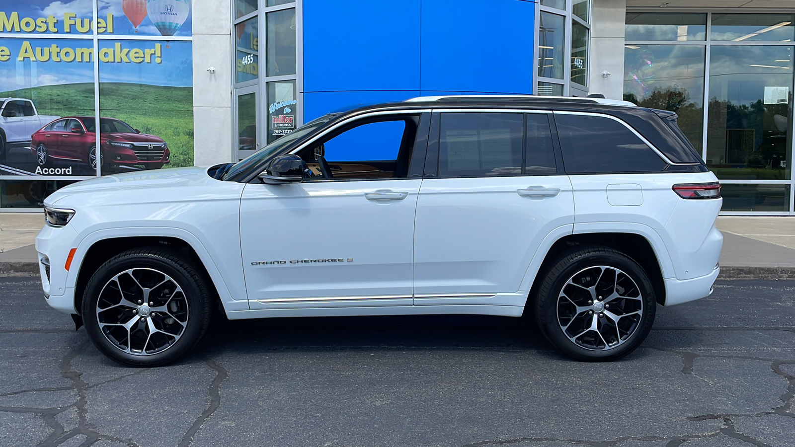 2023 Jeep Grand Cherokee Summit Reserve 3