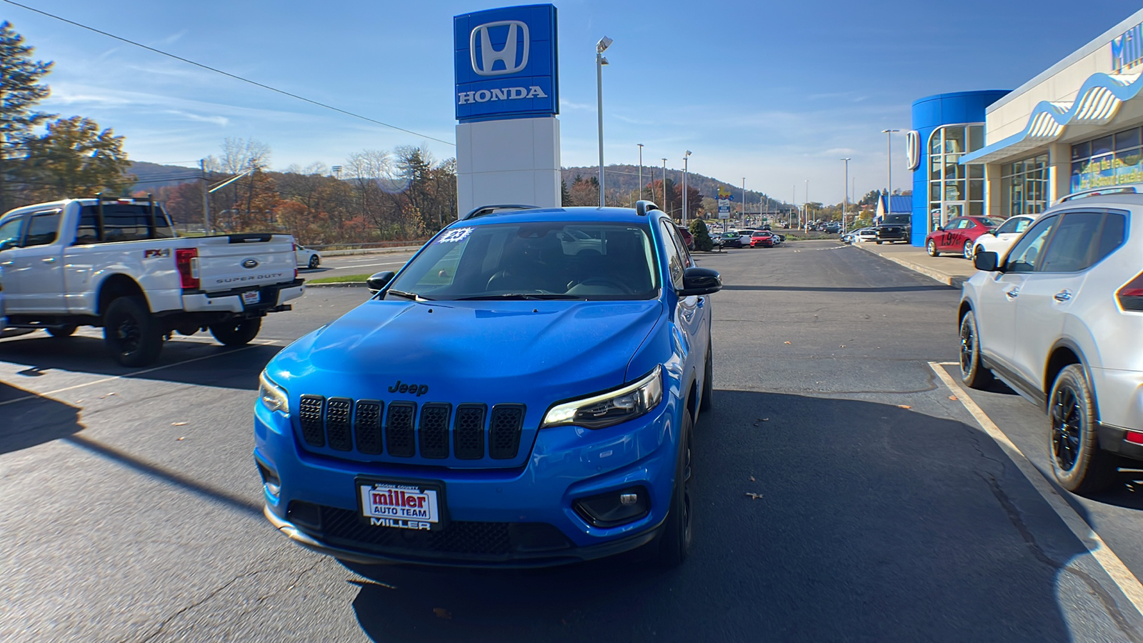 2023 Jeep Cherokee Altitude Lux 1