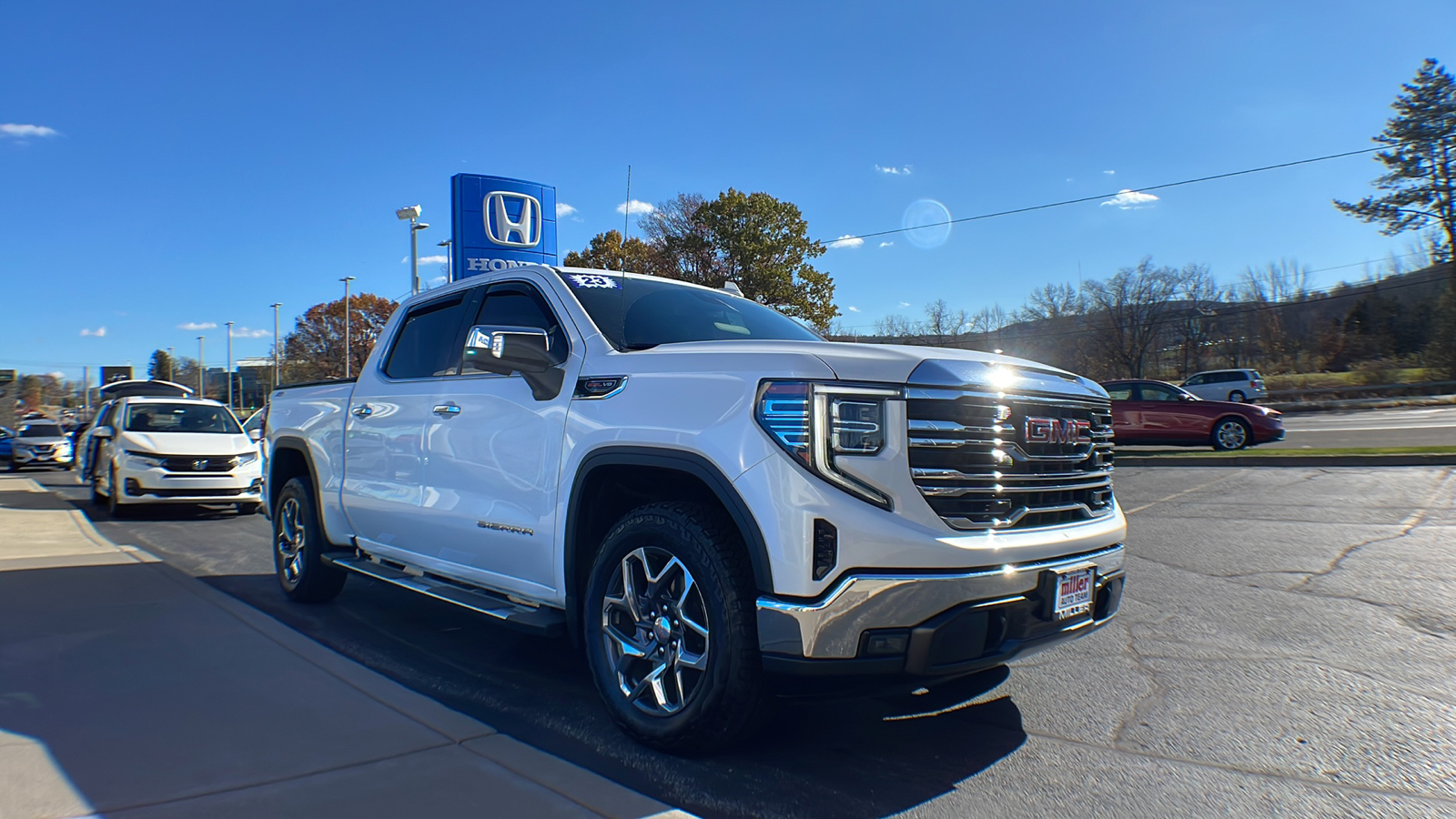 2023 GMC Sierra 1500 SLT 2