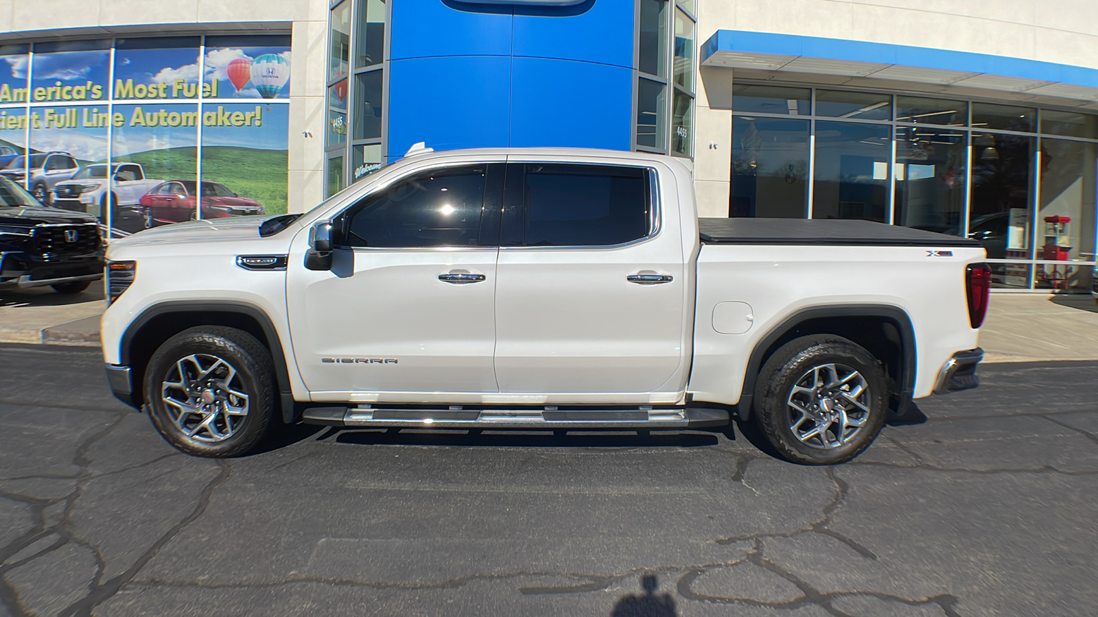 2023 GMC Sierra 1500 SLT 3