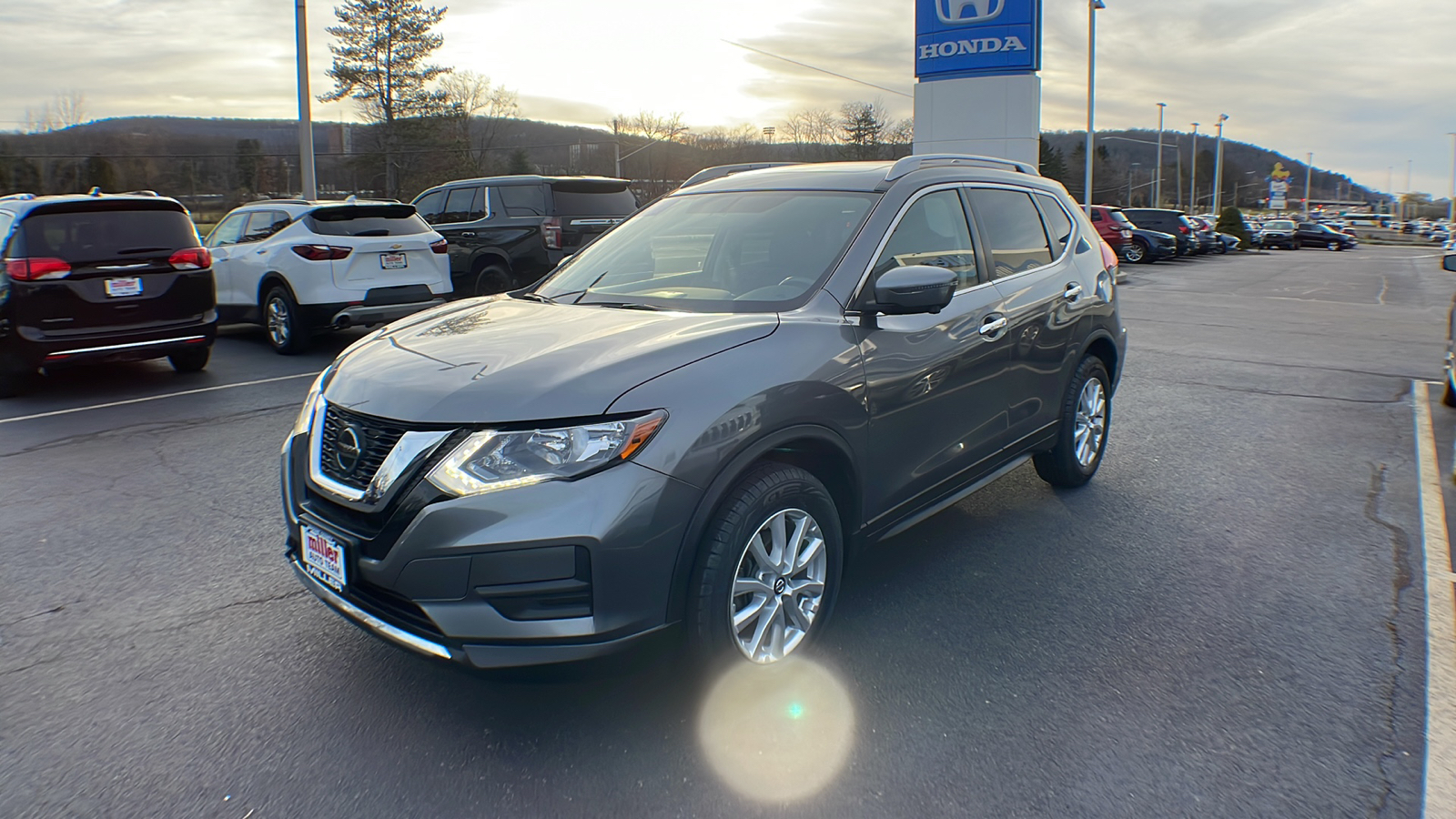 2018 Nissan Rogue SV 1