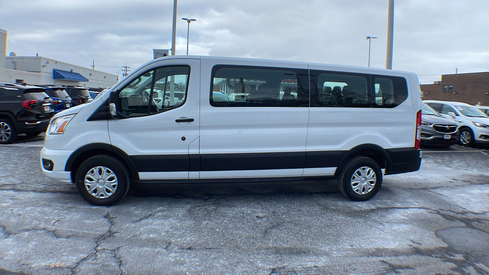 2022 Ford Transit Passenger Wagon XLT 3