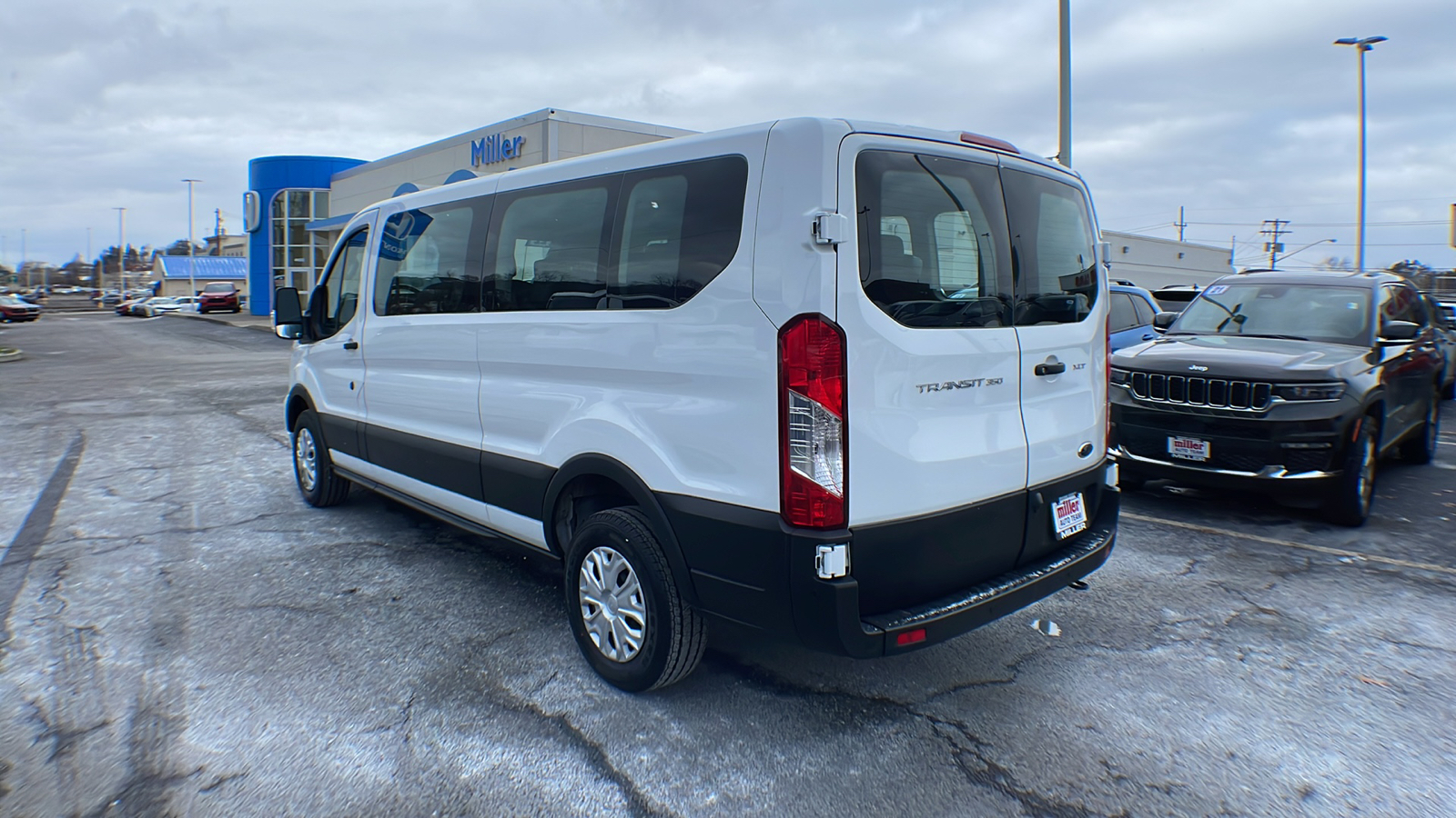 2022 Ford Transit Passenger Wagon XLT 4