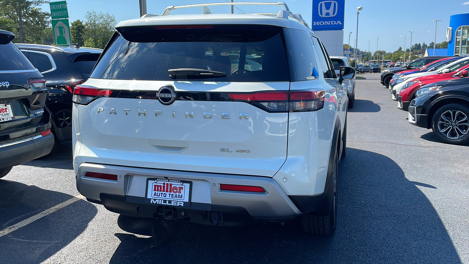 2022 Nissan Pathfinder SL 4