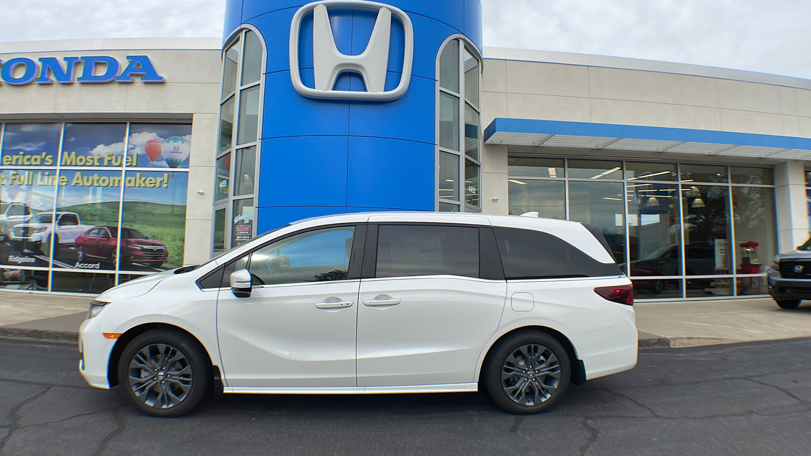 2025 Honda Odyssey Touring 3