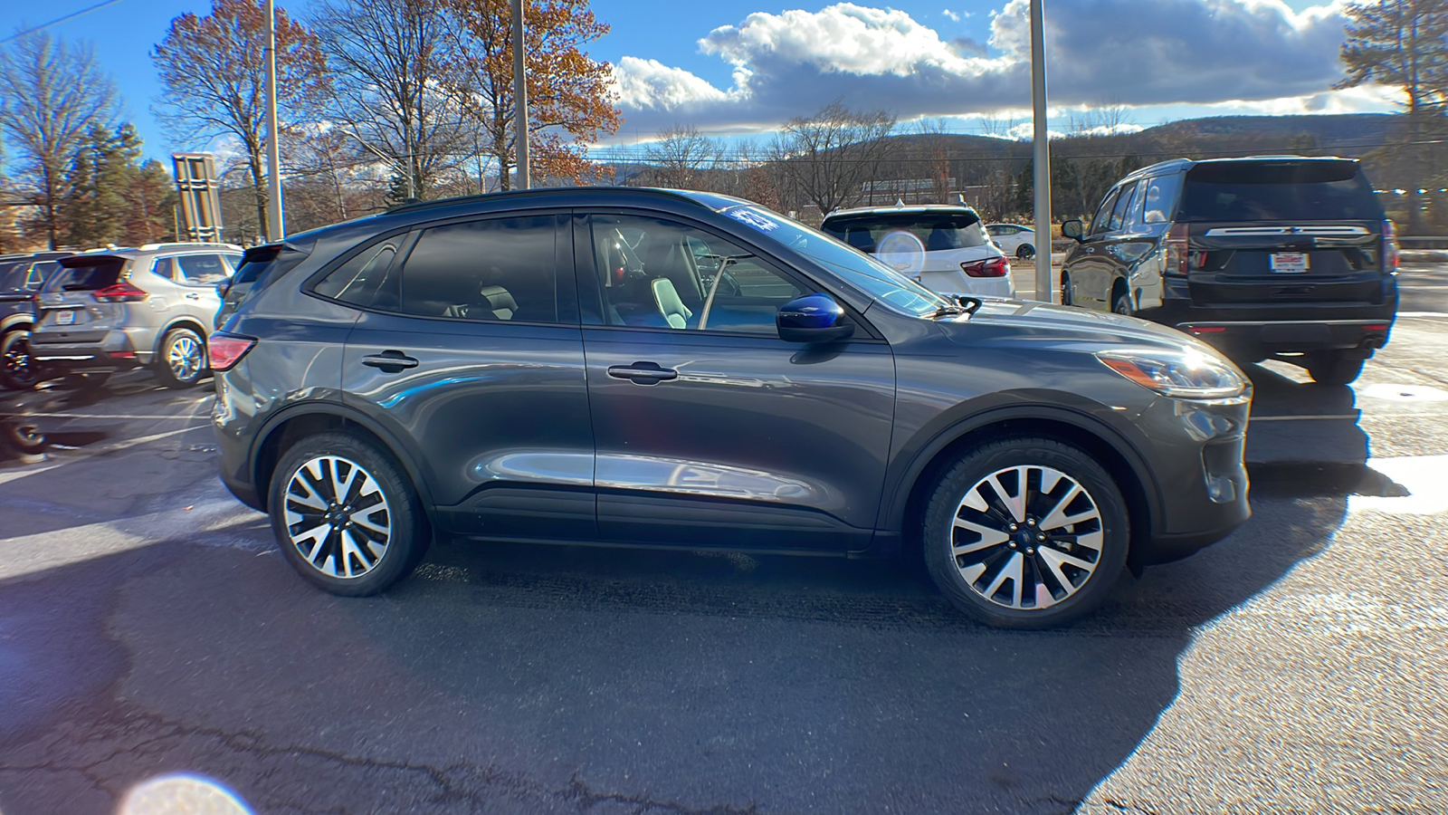 2020 Ford Escape SE Sport Hybrid 3