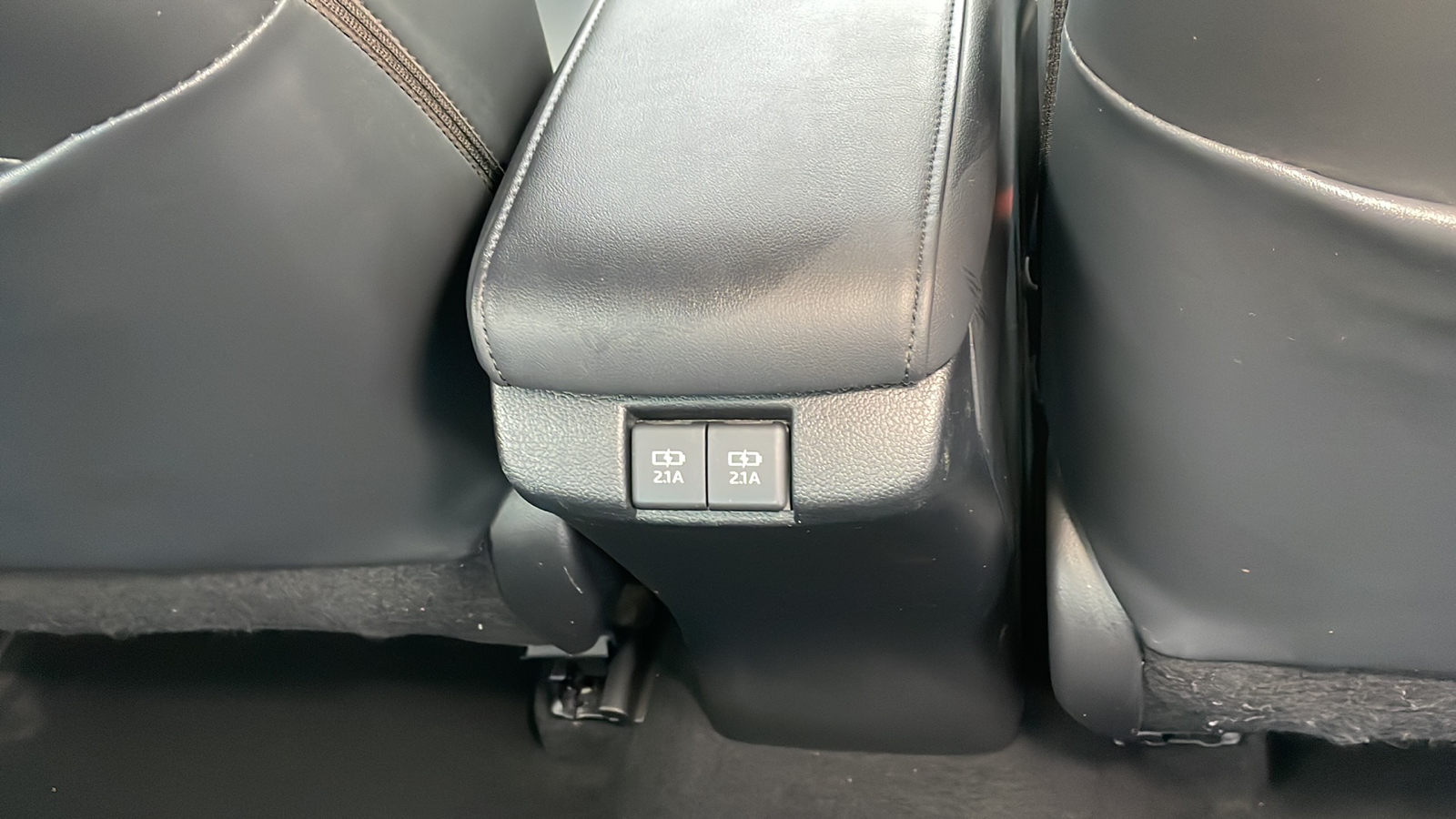 2019 Toyota Prius LE AWD-e 13