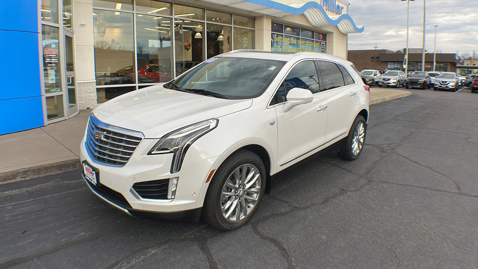 2017 Cadillac XT5 Platinum AWD 1